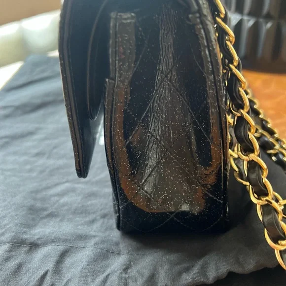 Beautiful patent Chanel bag size small - Picture 11 of 15